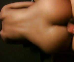 Asiaidd gf gyda chorff anhygoel reidiau cock