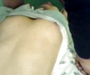 Kazakh ferch yn cael fucked gan ei casacheg bf a'i ffrind