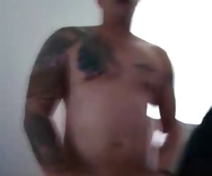 Asian amatur yn ferch yn cael ei pwysleisio'r neges o'r tu ôl